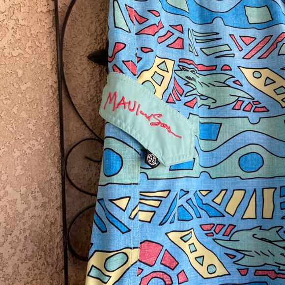 Maui and sons swim trunks - Picture 5 of 9